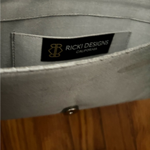 RICKI DESIGNS BEAUTIFUL BEADED FLOWER CLUTCH - Picture 4 of 6